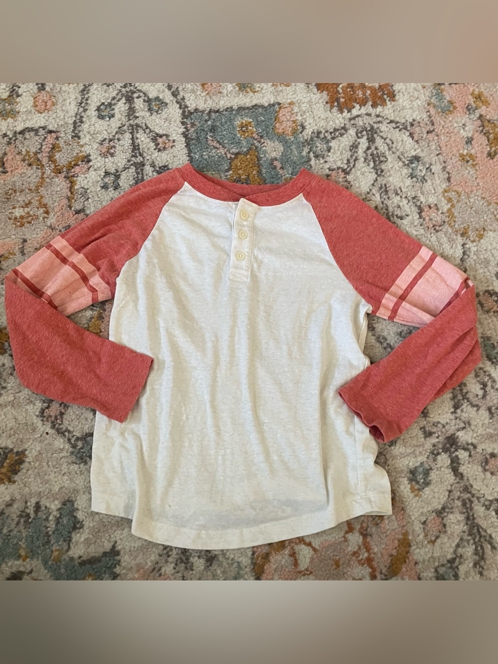 Hanna Andersson Kids Raglan Henley Long-Sleeve Shirt - Cream and Coral